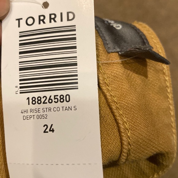 Women Plus Size Jeans - Picture 3 of 6